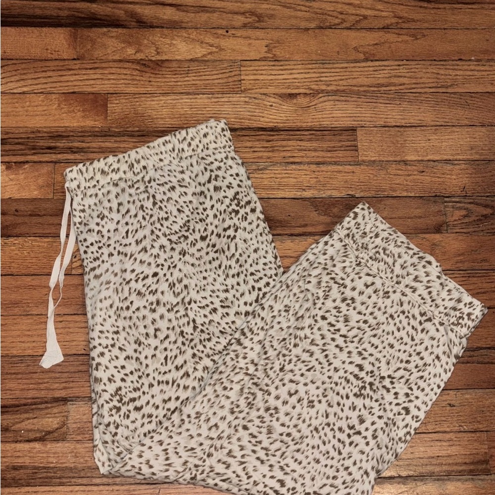 Cute Gilligan & O'Malley Cream and brown Lounge Pants